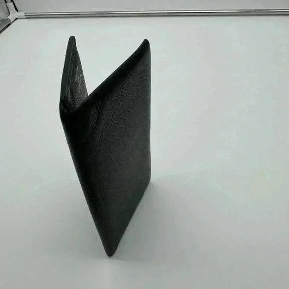 LOUIS VUITTON Taiga leather mens wallet - Picture 6 of 6